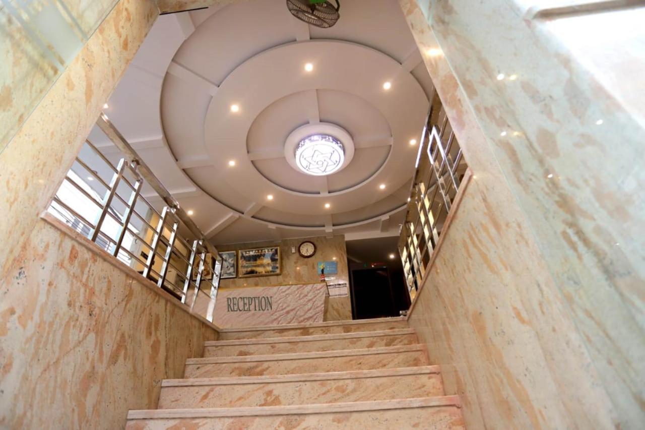 Hotel Aries Нью-Делі Екстер'єр фото