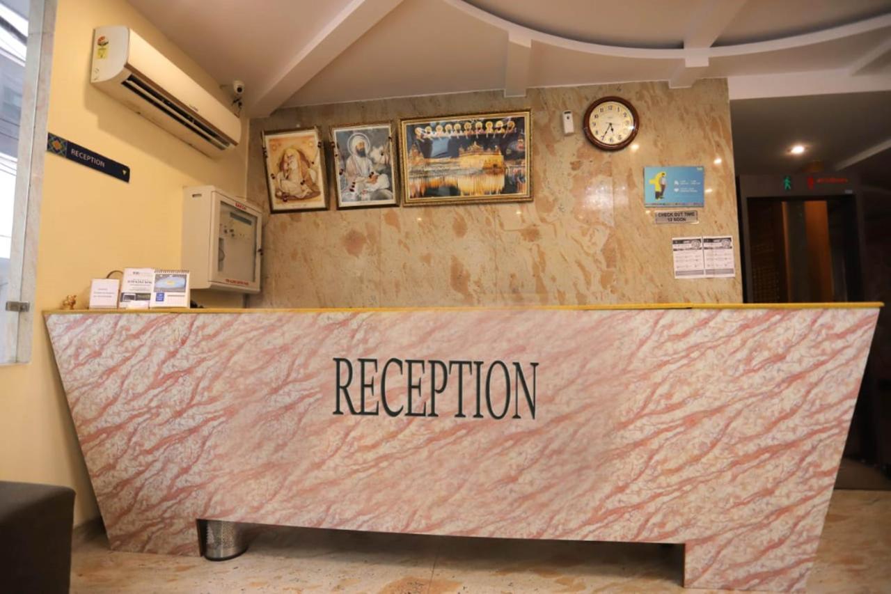 Hotel Aries Нью-Делі Екстер'єр фото