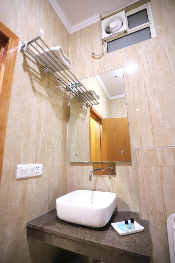 Hotel Aries Нью-Делі Екстер'єр фото
