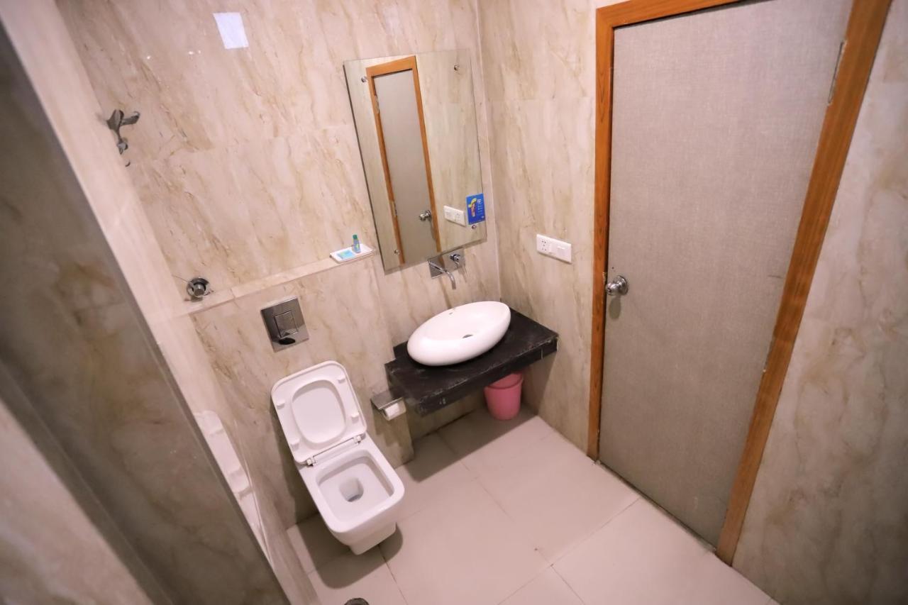 Hotel Aries Нью-Делі Екстер'єр фото
