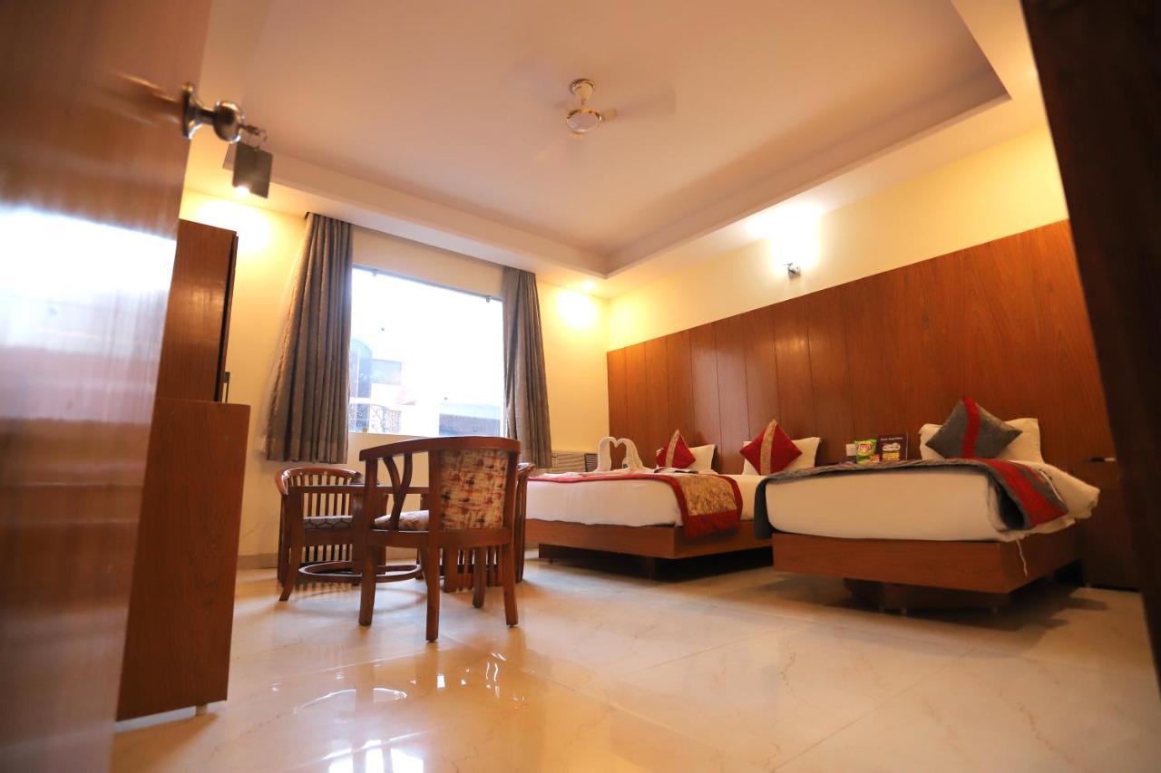 Hotel Aries Нью-Делі Екстер'єр фото
