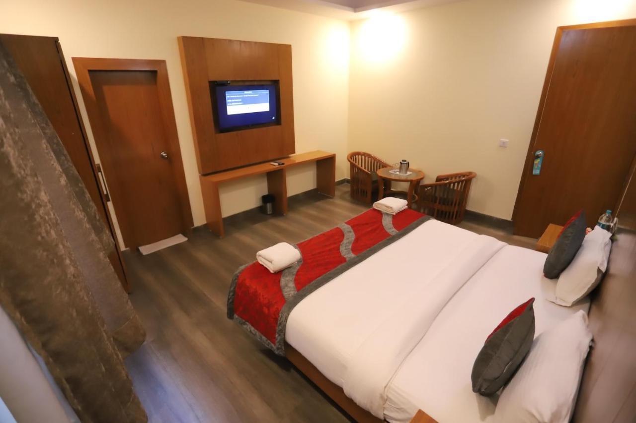 Hotel Aries Нью-Делі Екстер'єр фото